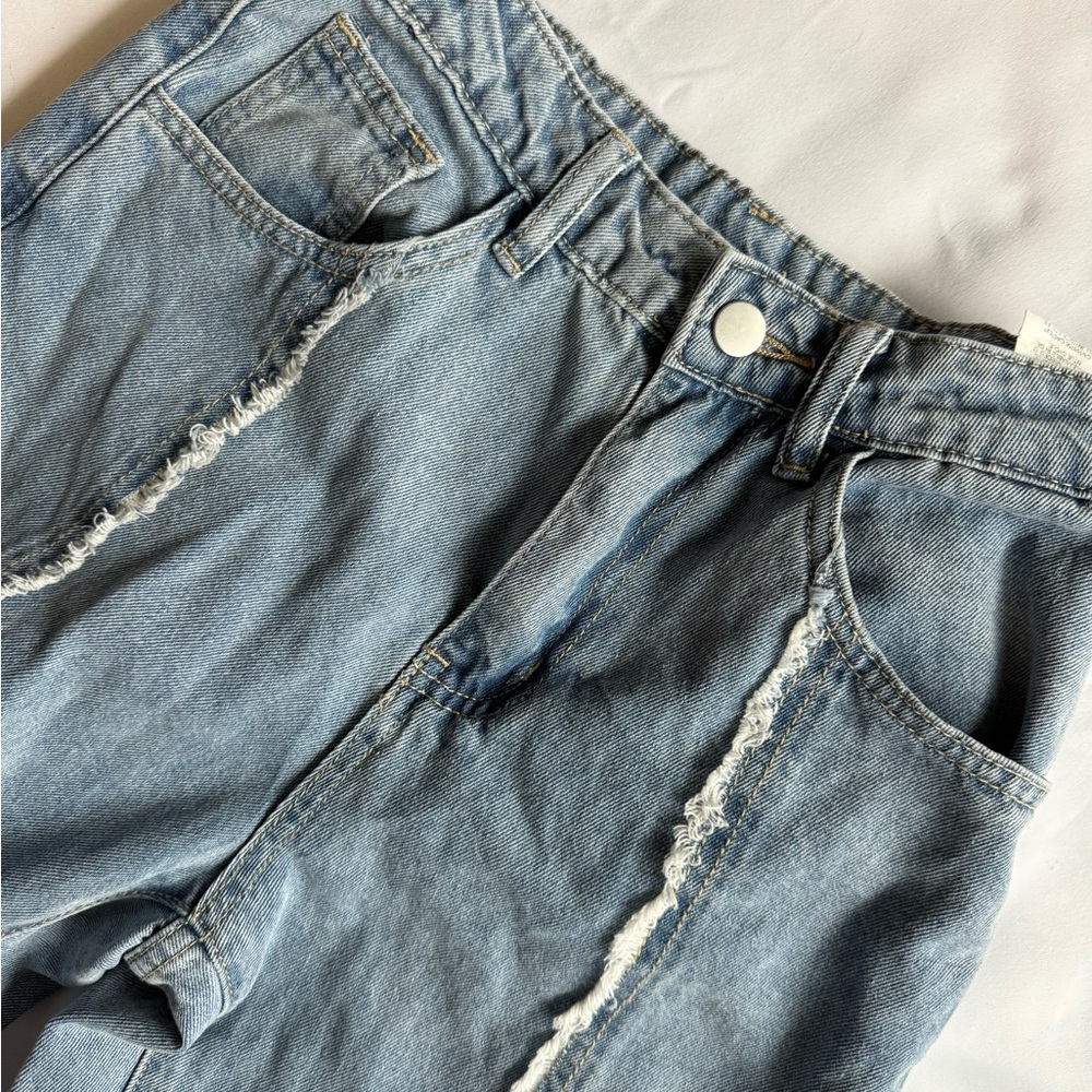 Light Blue Wide-Leg Women's Jeans with Distressed Trim